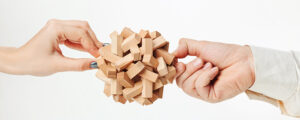 Knoten aus Holzstückchen
